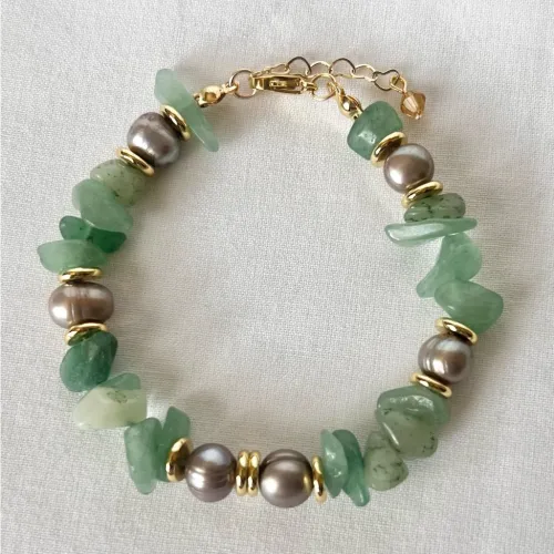 Side-by-side comparison of natural quartz aventurine versus synthetic glass imitation